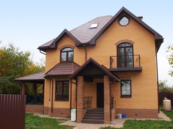 Дом из кирпича с мансардой в Нижнем Новгороде